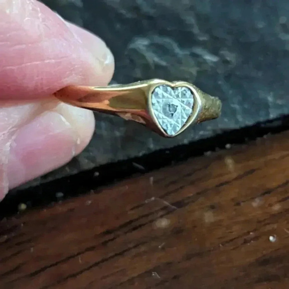 Gold Heart Ring - 6 - Picture 1 of 5